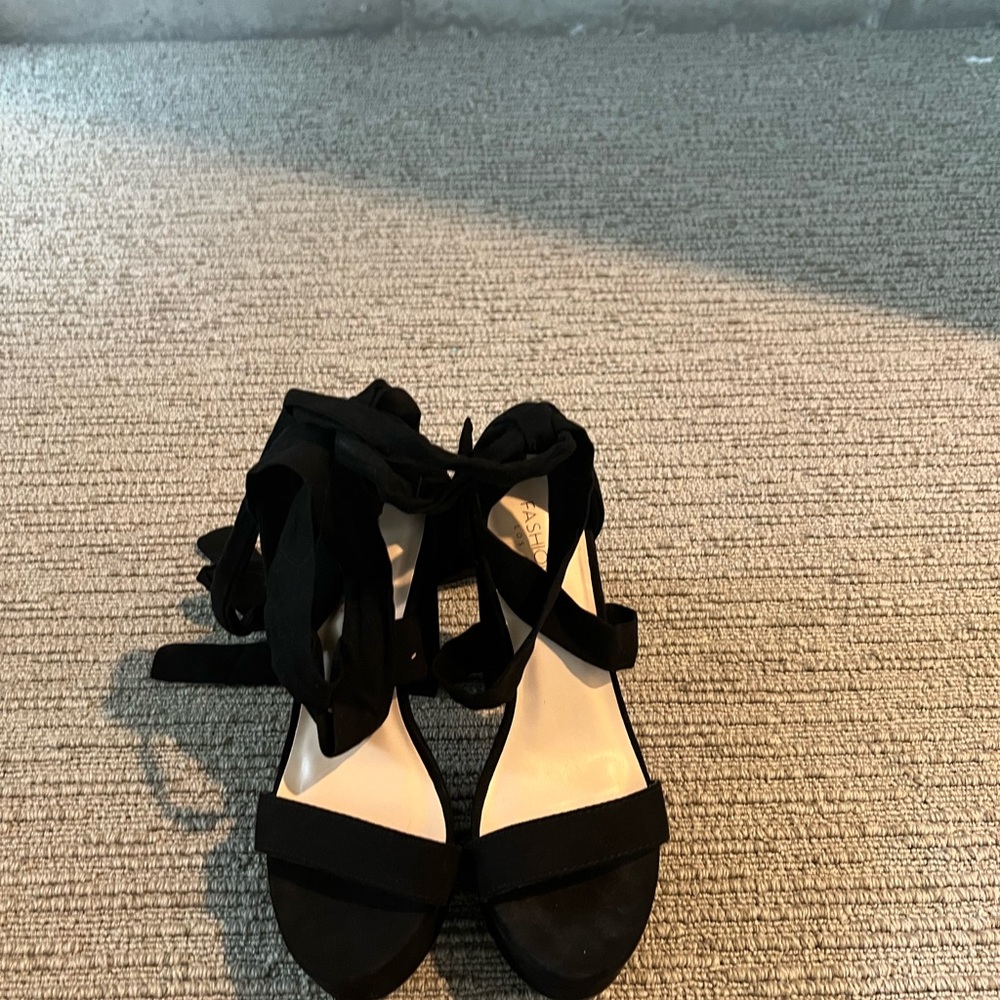 Heels - Picture 4 of 4